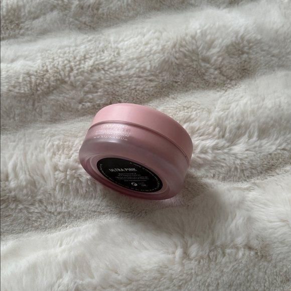 One/Size Ultimate Setting Powder in Ultra Pink - Picture 3 of 4
